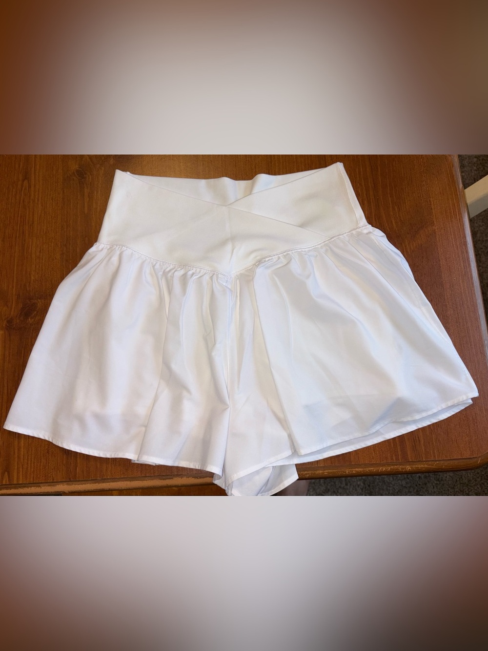 Offline by Aerie white Real Me crossover flowy shorts Size Medium lined body